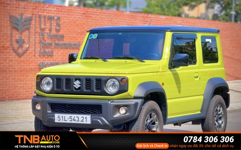 Dán phim cách nhiệt Suzuki Jimny này cũng góp phần tăng sự riêng tư, hạn chế ánh nhìn từ bên ngoài và hỗ trợ an toàn tốt hơn khi xảy ra va chạm.