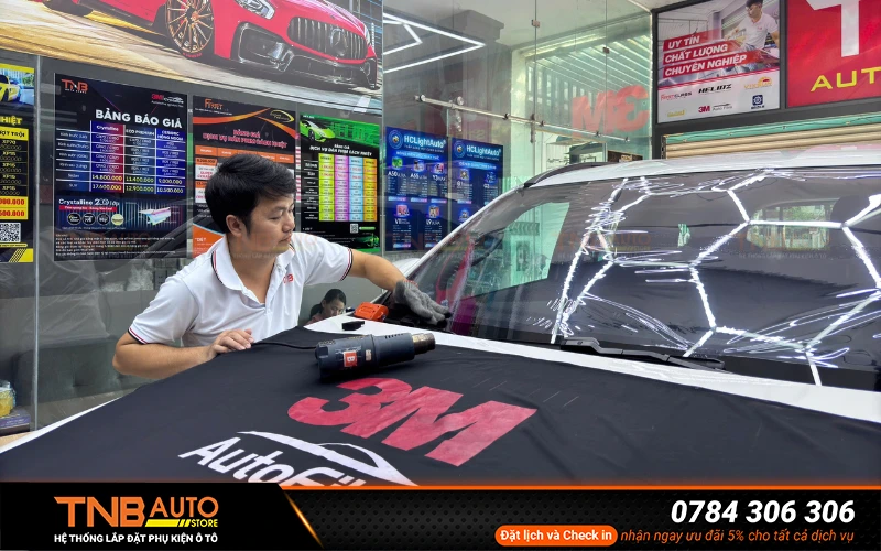  3M Crystalline CR BLK được tinh chỉnh toàn diện để phù hợp hơn với các dòng xe hiện đại từ hiệu suất sử dụng đến trải nghiệm thi công thực tế