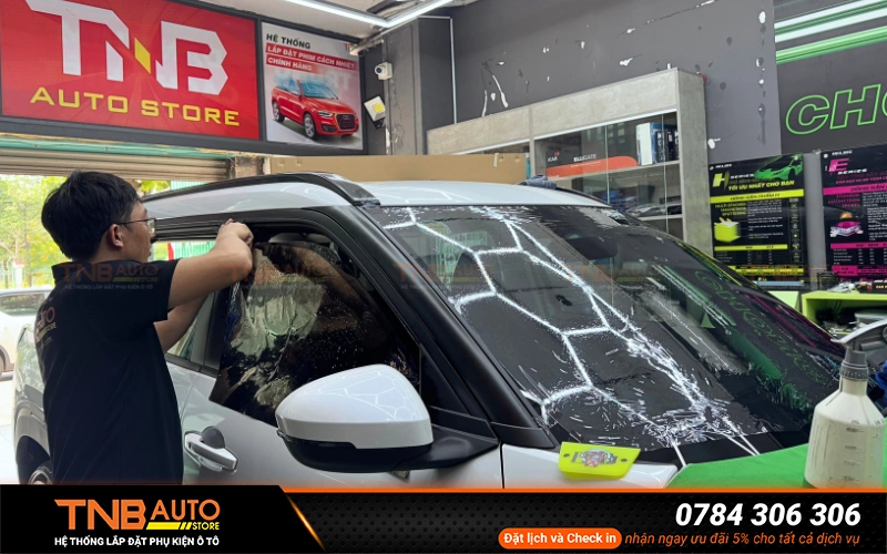 Dán phim cách nhiệt Mitsubishi Destinator chính hãng 2 Phim chống nóng cho ô tô có khả năng cản tới 70 – 90% nhiệt độ bức xạ mặt trời