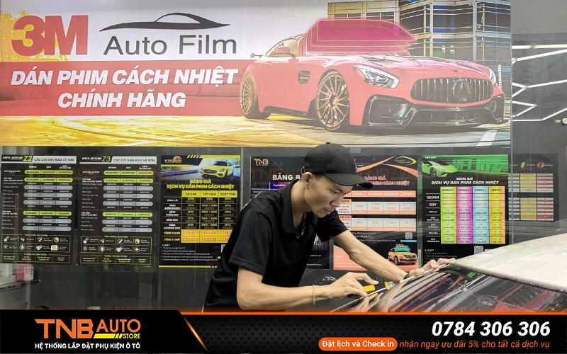 Dán phim cách nhiệt Mitsubishi Destinator chính hãng 1 Dán phim cách nhiệt Mitsubishi Destinator chất lượng cao có khả năng chặn tới 99% tia UV giúp bảo vệ nội thất Mitsubishi Destinator lâu dài và giảm nguy cơ gây hại cho da của người ngồi trong xe