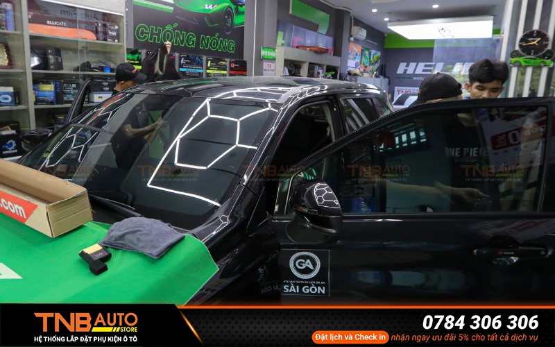 Dán phim cách nhiệt cho xe Suzuki Ertiga chất lượng hoàn toàn không gây cản trở tầm nhìn đặc biệt khi được lựa chọn đúng loại phù hợp cho từng vị trí kính