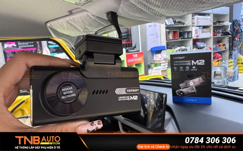 Lắp camera hành trình cho Mitsubishi Destinator giúp ghi lại toàn bộ hành trình di chuyển bằng chứng quan trọng khi xảy ra va chạm hoặc tranh chấp giao thông