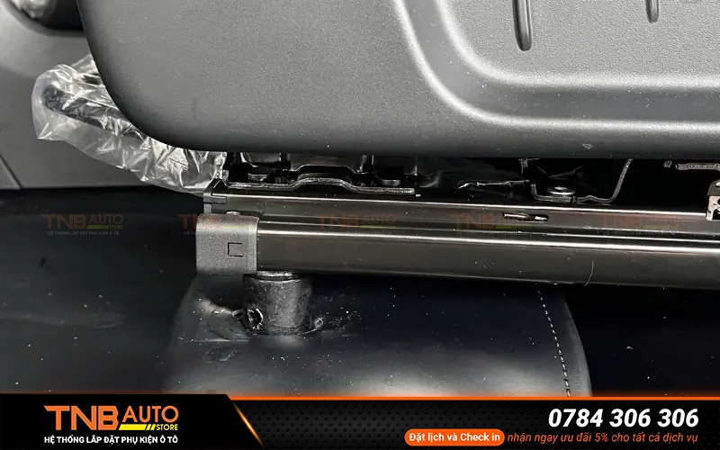 Đôn ghế VinFast Limo Green là phương pháp nâng cao vị trí ghế ngồi bằng cách lắp thêm bộ đôn chuyên dụng giữa chân ghế và sàn xe