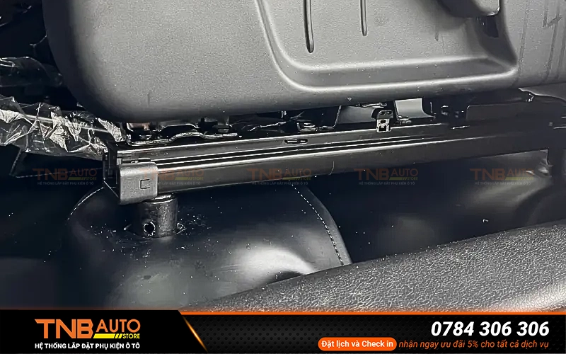 Việc đôn ghế cho xe VinFast Limo Green giúp nâng cao vị trí ngồi từ 2 – 4cm mang lại góc quan sát rộng hơn