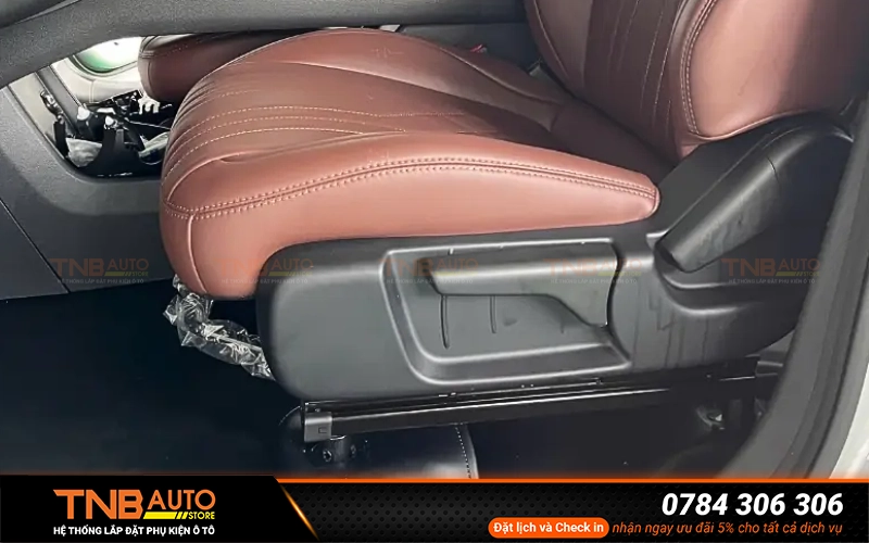 Đôn ghế VinFast Limo Green giúp điều chỉnh lại tư thế ngồi tự nhiên hơn, lưng thẳng, tầm mắt ngang kính lái