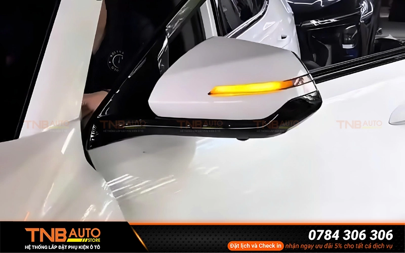 Gập gương điện kèm LED xi nhan THP cho Limo Green 8 Gập gương điện kèm LED xi nhan VinFast Limo Green Dsmart cho phép gương tự động gập khi khóa cửa bằng chìa khóa và tự động mở khi mở khóa xe