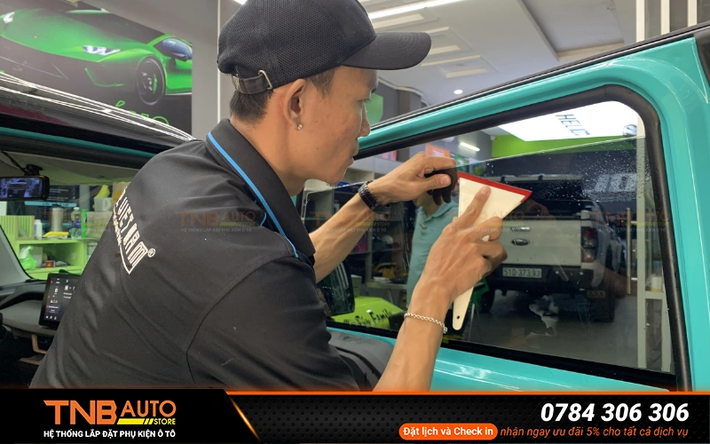 Quy trình dán phim cách nhiệt cho EC Van chuẩn kỹ thuật tại TNB Auto