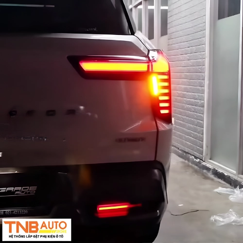 Nâng xi nhan Mitsubishi Destinator lớn hơn quan sát rõ hơn 5