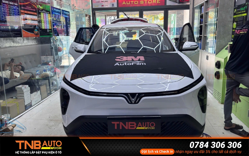 TNB Auto - Đại lý chính hãng dán phim cách nhiệt phim cách nhiệt 3M Crystalline tại Tp. HCM