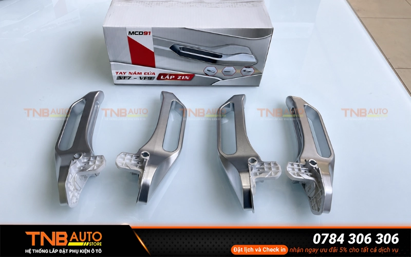 Lắp tay nắm cửa cho xe VF7, VF9 giúp người dùng thao tác đóng/mở cửa nhanh và thuận tiện