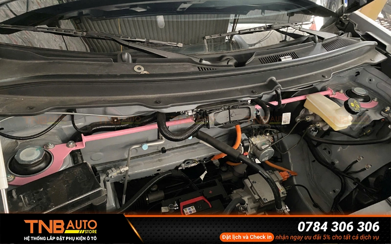 Thanh giằng GripBar được chế tạo từ thép cường lực dày, có khả năng chịu tải tốt và hạn chế biến dạng khi xe chịu tác động lực lớn