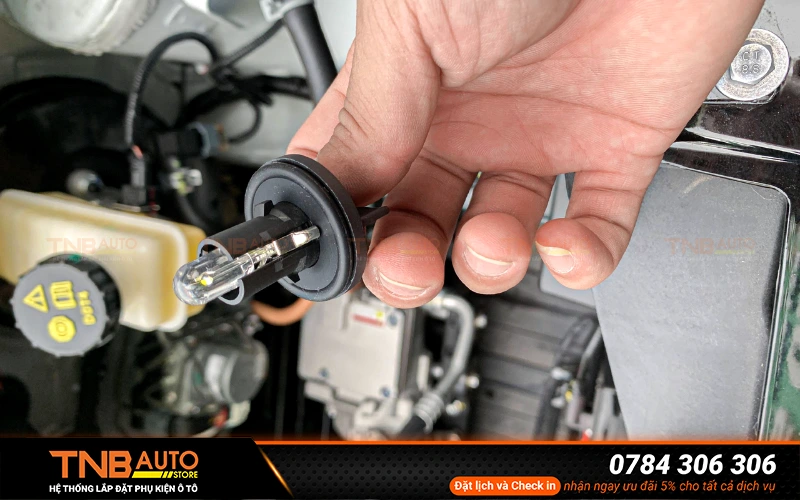 Top phụ kiện VinFast EC Van cần thiết nên chọn 9 Thay bóng LED chiếu sáng cho xe VinFast EC Van