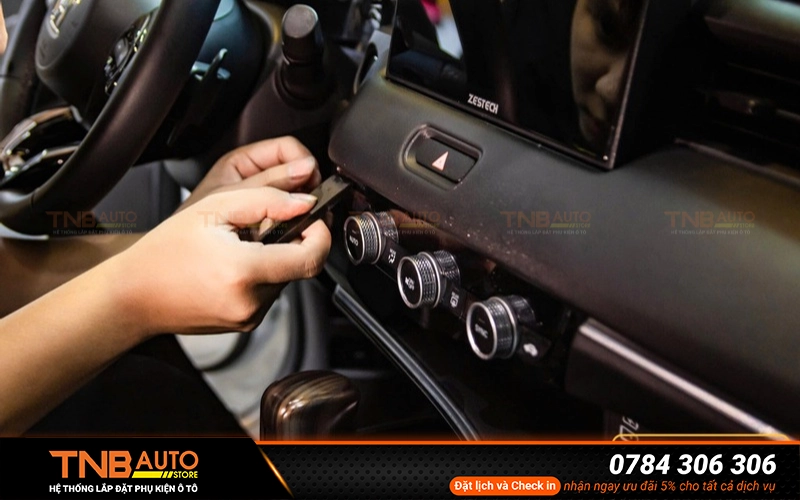 Dán PPF nội thất Honda BRV có thực sự cần thiết? 14 Phim PPF mang đến nhiều lợi ích thiết thực từ việc ngăn ngừa trầy xước, ố vàng đến giúp nội thất luôn sạch sẽ và dễ dàng bảo dưỡng