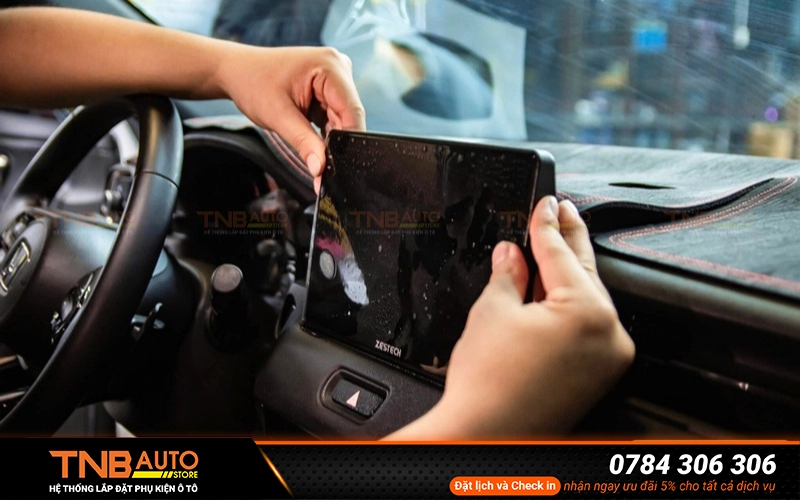 Dán PPF nội thất Honda BRV có thực sự cần thiết? 15 Phim PPF tạo nên lớp màng chắc chắn giúp chống trầy xước, vết bẩn và hao mòn do sử dụng hàng ngày, giữ cho nội thất luôn như mới