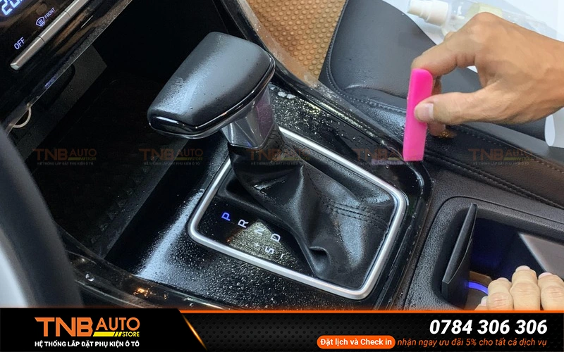 Dán PPF nội thất Hyundai Accent “xịn” bảo hành trọn đời 12 Dán PPF nội thất Hyundai Accent là giải pháp sử dụng lớp màng film bảo vệ chuyên dụng (Paint Protection Film) trong suốt, có độ đàn hồi và khả năng tự phục hồi vết xước nhẹ