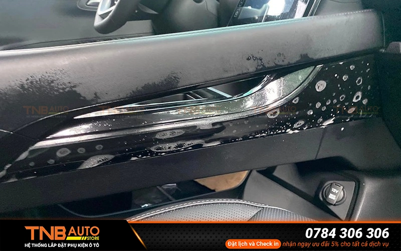 Chăm sóc bảo dưỡng PPF đúng cách sẽ giúp lớp phim giữ được độ bền, độ bám dính và tính thẩm mỹ theo thời gian 