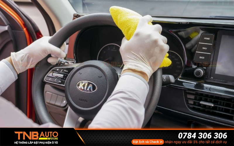 Dán PPF nội thất KIA Sorento là phương pháp tối ưu giúp bảo vệ bề mặt các chi tiết khỏi trầy xước, bám bẩn