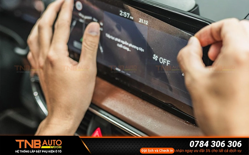 Dán PPF nội thất Mazda 6 chống trầy xước, bạc màu 14 Lợi ích khi dán PPF nội thất Mazda 6