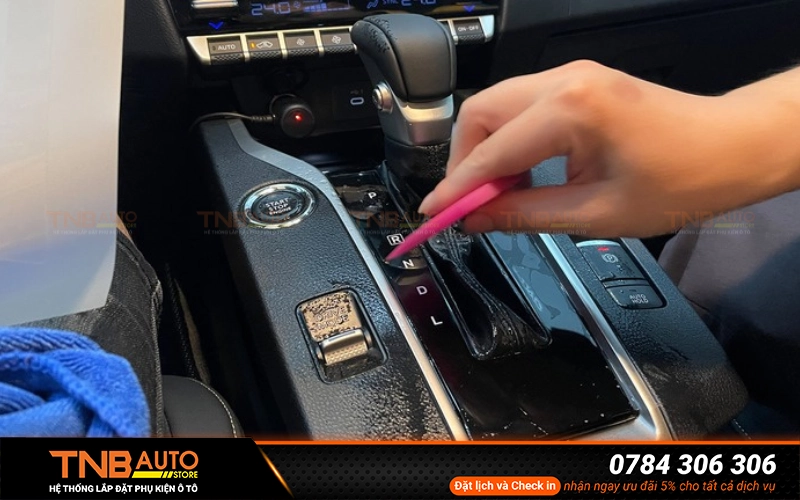 Dán PPF nội thất Mazda 6 chống trầy xước, bạc màu 12 Dán PPF nội thất đạt hiệu quả tốt nhất khi thực hiện ngay sau khi vừa mua xe Mazda 6 hoặc khi các bề mặt nội thất vẫn còn mới, chỉ xuất hiện vài vết trầy xước nhỏ