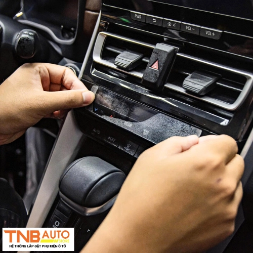 Dán PPF nội thất Mitsubishi Outlander cao cấp, chống trầy 4 Dán PPF nội thất Mitsubishi Outlander 3