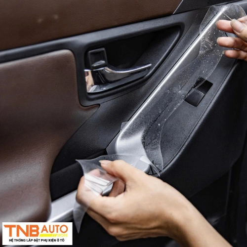 Dán PPF nội thất Mitsubishi Outlander cao cấp, chống trầy 3 Dán PPF nội thất Mitsubishi Outlander 4