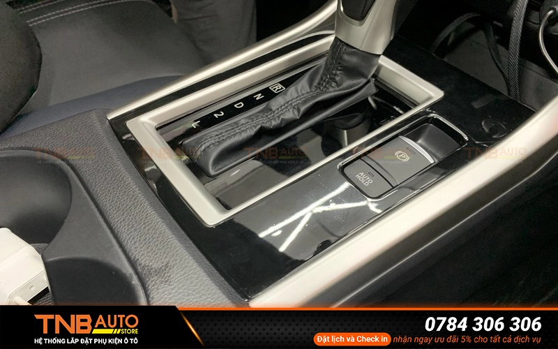 Dán PPF nội thất giúp chống thấm nước và hạn chế bám bẩn giúp bạn lau chùi nội thất một cách nhanh chóng mà không lo ảnh hưởng đến chất liệu