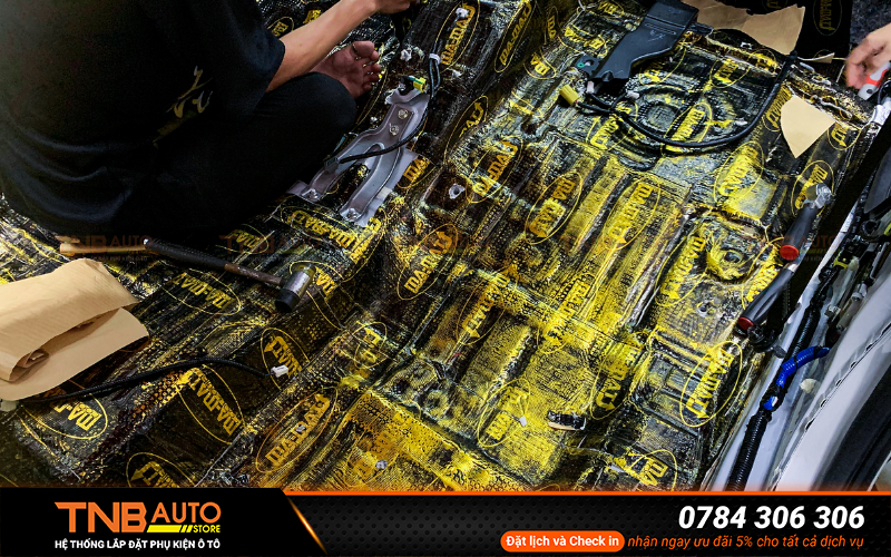 Kinh nghiệm “Xương máu” để dán cách âm xe ô tô hiệu quả