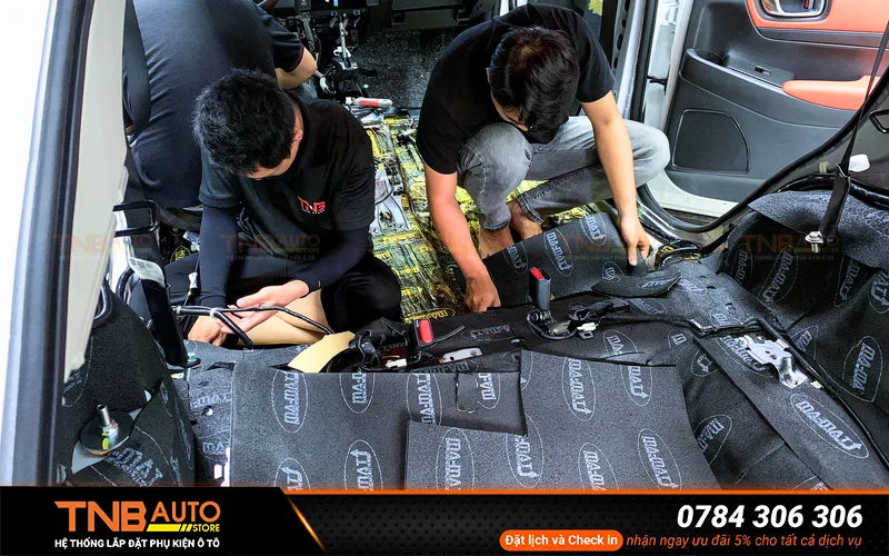 Hệ thống TNB Auto Store là một trong những điểm đến được nhiều chủ xe tin tưởng khi có nhu cầu dán cách âm ô tô chuyên nghiệp tại khu vực TP. HCM