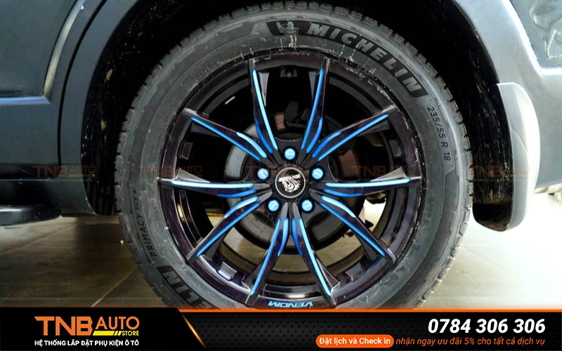 Dán decal mâm xe ô tô – Kinh nghiệm, ưu và nhược điểm 16 Nên ưu tiên chọn dán decal mâm xe hơn vì tính linh hoạt, hiệu quả bảo vệ và chi phí hợp lý