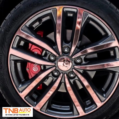Dán decal mâm xe ô tô – Kinh nghiệm, ưu và nhược điểm 6 Dán decal mâm xe ô tô – Kinh nghiệm, ưu và nhược điểm 10