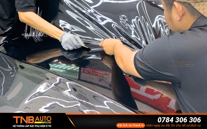 Các kiểu dán nóc ô tô được ưa chuộng hiện nay