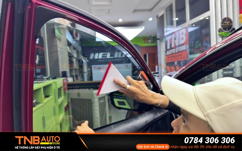 Cách để nhận biết phim chính hãng khi dán phim cách nhiệt VinFast Herio Green