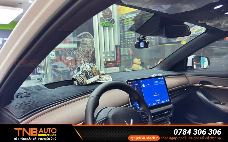 Dán phim cách nhiệt VinFast Nerio Green nên chọn gói nào? 17 Dán phim cách nhiệt cho kính xe VinFast Nerio Green giúp chống nóng hiệu quả vẫn đảm bảo tầm nhìn qua kính rõ ràng