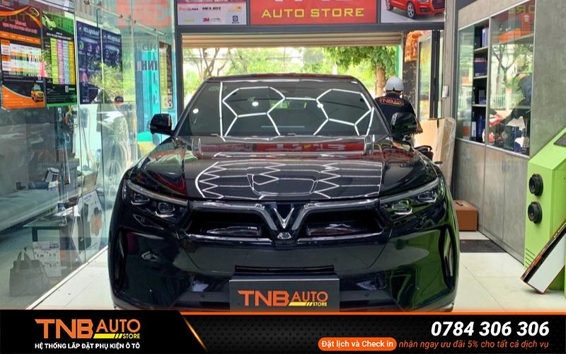 Dán phim cách nhiệt cho VF9 là phụ kiện chống nóng cần thiết để nâng cao trải nghiệm sử dụng của người dùng 