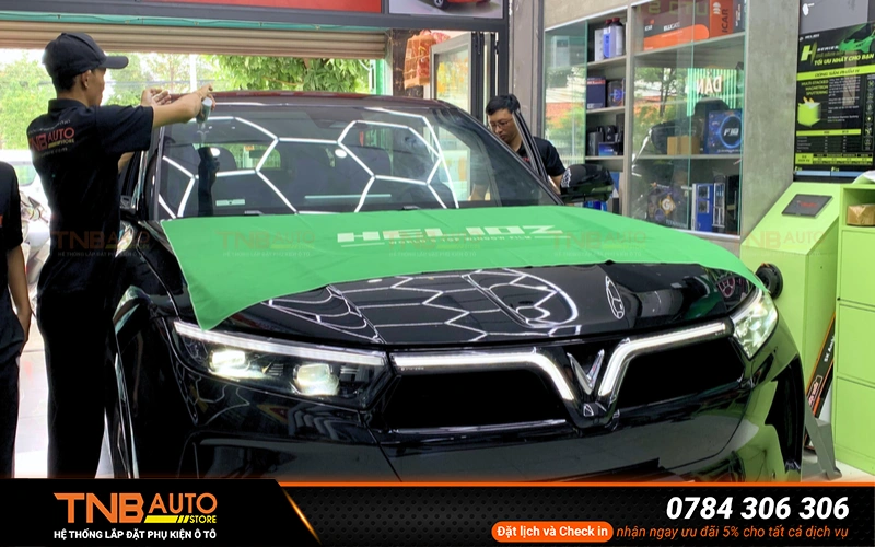 Nhiều khách hàng khẳng định sau khi dán phim cách nhiệt VinFast VF9 không gian bên trong xe mát mẻ hơn hẳn