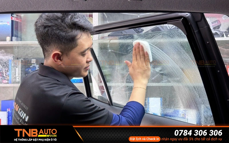 Dán phim cách nhiệt Vinfast Fadil: Gói nào đáng chọn nhất? 10 Phim cách nhiệt Vinfast Fadil cao cấp có khả năng ngăn tới 99% tia UV và trên 80–90% tia hồng ngoại truyền qua kính
