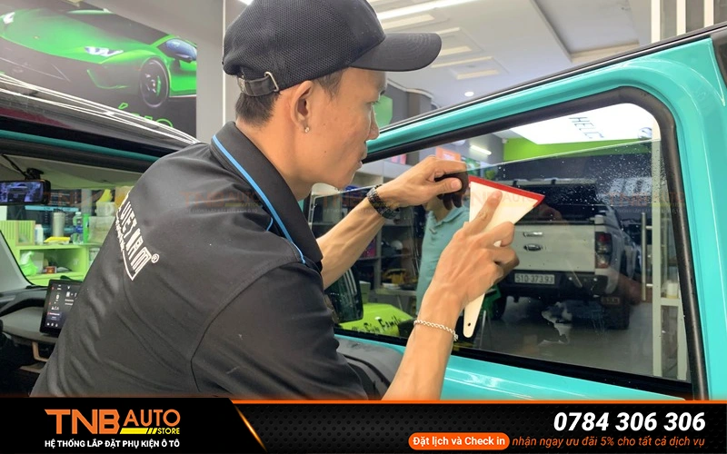 Dán phim cách nhiệt Vinfast VF3 | Tư vấn gói dán giá tốt 33 Dán phim cách nhiệt Vinfast VF3 giúp chống nóng cho không gian xe hiệu quả