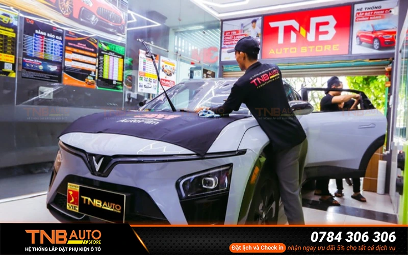 Dán phim cách nhiệt Vinfast VF7 | Chống nóng, bảo vệ xe 21 TNB Auto địa chỉ dán phim cách nhiệt VinFast VF7 uy tín hàng đầu