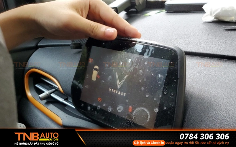 Dán ppf nội thất Vinfast VF5 chống trầy xước tối ưu 8 Dán PPF nội thất VinFast VF5 là giải pháp bảo vệ tối ưu giúp duy trì vẻ đẹp của các chi tiết