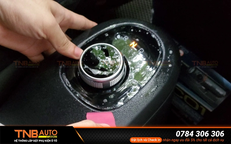 Dán ppf nội thất Vinfast VF5 chống trầy xước tối ưu 10 Kinh nghiệm lựa chọn đơn vị thi công dán PPF nội thất VinFast VF5 uy tín