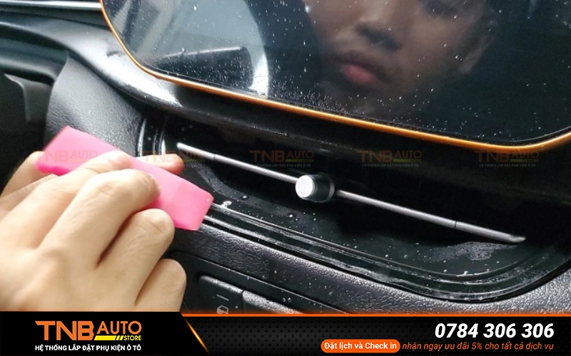 Dán ppf nội thất Vinfast VF5 chống trầy xước tối ưu 11 Hệ thống lắp đặt phụ kiện ô tô TNB Auto Store chuyên cung cấp dịch vụ dán PPF nội thất Vinfast VF5 hàng đầu tại TP. Thủ Đức, TP. HCM và các khu vực lân cận