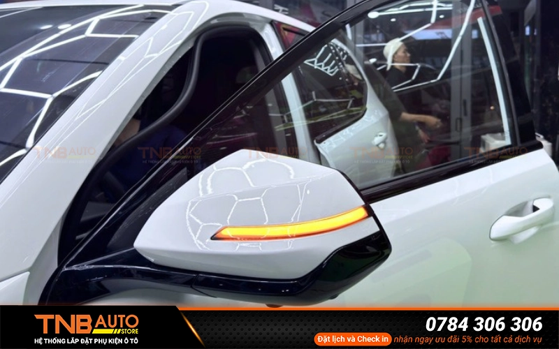 Hệ thống TNB Auto là đơn vị được nhiều chủ xe VinFast tin tưởng khi có nhu cầu lắp combo gập gương điện cho Limo Green