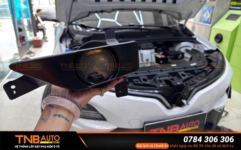 Độ đèn bi gầm ô tô cải thiện đáng kể hiệu quả chiếu sáng đặc biệt trong điều kiện ánh sáng yếu hoặc thời tiết xấu