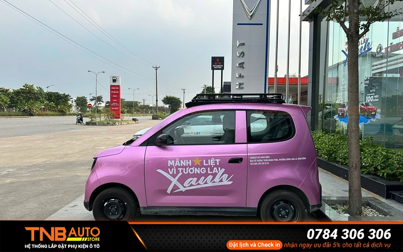 Giá nóc/baga nóc xe VinFast Minio Green đa dạng mẫu 9 Giá nóc đóng vai trò như một không gian chứa đồ mở rộng, hỗ trợ vận chuyển hành lý cồng kềnh, vali lớn, đồ dã ngoại hoặc các vật dụng chuyên dụng cho công việc