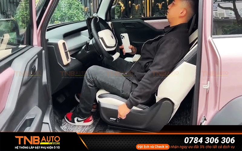 Lắp ghế chỉnh điện xe VinFast Minio Green tùy chỉnh mượt mà 9 Ghế chỉnh điện Minio Green cho phép tinh chỉnh linh hoạt các vị trí giúp nâng đỡ tốt cột sống, giảm mỏi lưng, mỏi vai khi lái xe trong thời gian dài