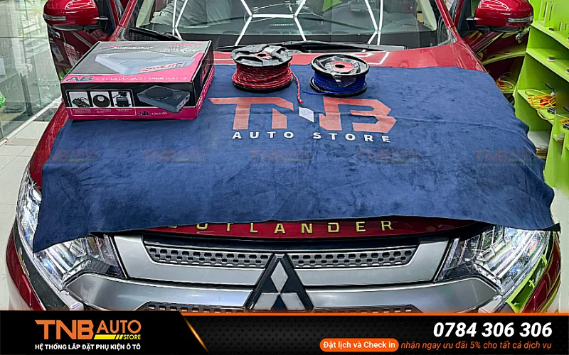 Gắn loa sub điện gầm ghế cho ô tô mang đến chất lượng âm thanh vượt trội hơn, sống động và mềm mại hơn được nhiều người ưu tiên lựa chọn 