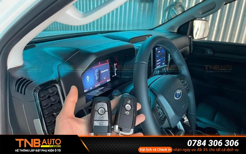 Tính năng ẩn trên ô tô (Hidden Features) được hiểu là các tính năng chưa được nhà sản xuất kích hoạt và không nằm trong các hướng dẫn sử dụng của theo xe