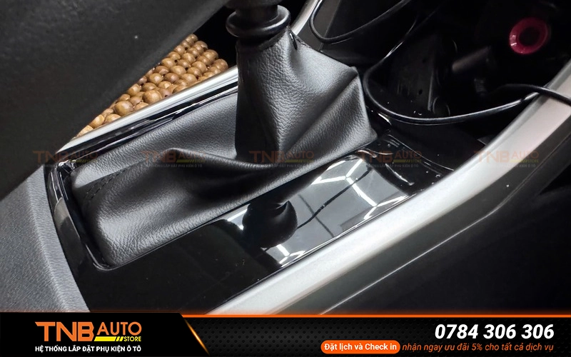 Bề mặt chi tiết nội thất có độ bóng sâu cực 