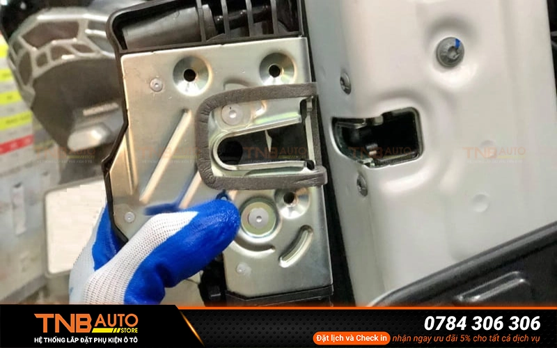 Cửa hít ô tô giúp cửa xe đóng kín hoàn toàn mà không cần lực tác động mạnh