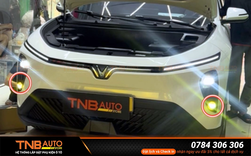 Vinfast Limo Green lắp đèn gầm 2 inch kèm dưỡng zin